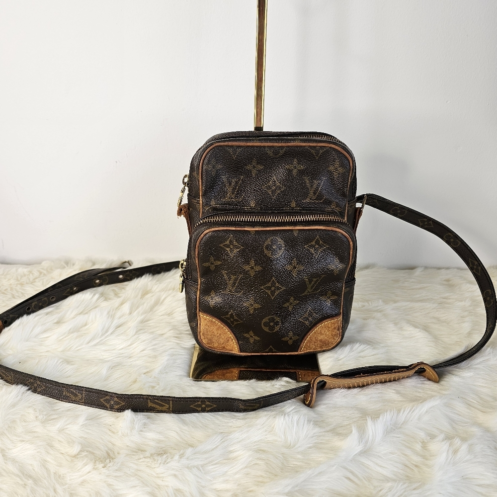 Louis Vuitton Cross body bag